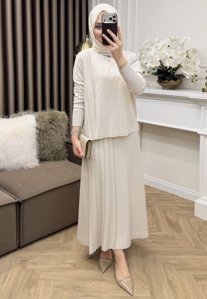 Noir Simli Merserize Etekli Takım Ekru